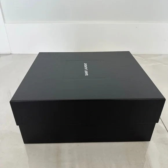 Elegant Saint Laurent Black and White Box - Picture 6 of 8
